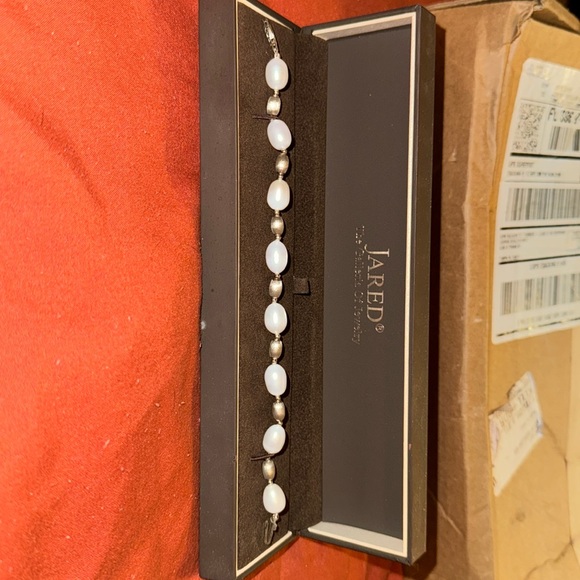 Jewelry - Jared’s never worn dual pearl bracelet